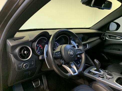 Used 2023 Alfa Romeo Stelvio Veloce AWD/4WD image 11