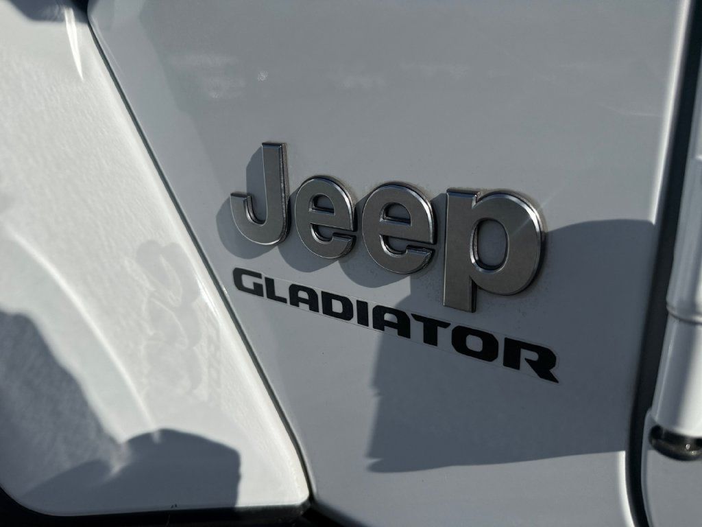 Used 2022 Jeep Gladiator Overland w/ LED Lighting Group AWD/4WD image 17