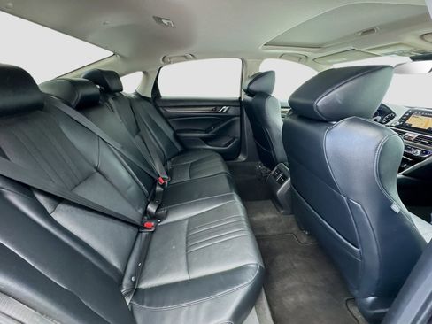Used 2018 Honda Accord Touring image 19