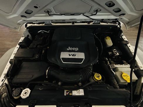 Used 2014 Jeep Wrangler Sport w/ Quick Order Package 24S AWD/4WD image 23