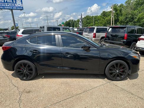 Used 2018 MAZDA MAZDA3 Touring FWD image 8