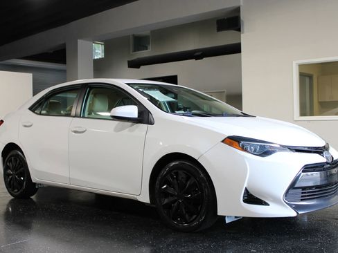 Used 2018 Toyota Corolla LE FWD image 33