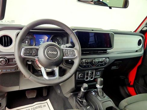 Used 2025 Jeep Wrangler Unlimited Sahara AWD/4WD image 11