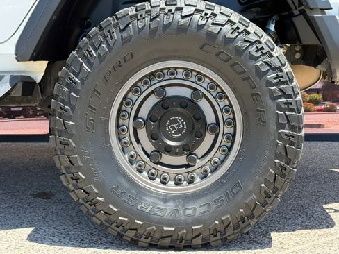 Used 2018 Jeep Wrangler Unlimited Rubicon w/ LED Lighting Group image 28