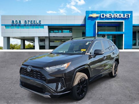 Used 2022 Toyota RAV4 SE w/ Convenience Package AWD/4WD image 3