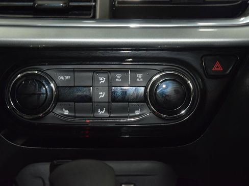 Used 2025 Chevrolet Trax LT w/ Driver Confidence Package FWD image 30