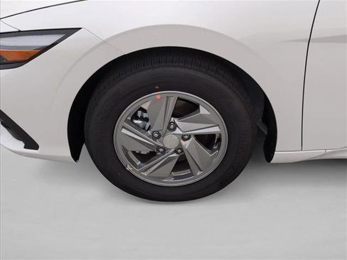 New 2026 Hyundai Elantra SE image 10