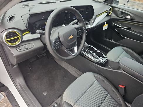 New 2026 Chevrolet Trax LT w/ LT Convenience Package FWD image 11