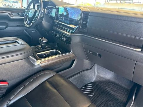 Used 2022 Chevrolet Silverado 1500 LT Trail Boss w/ LT Trail Boss Premium Package AWD/4WD image 13