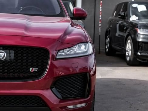Used 2018 Jaguar F-PACE S image 49