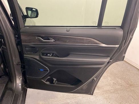 Used 2022 Jeep Grand Cherokee L Overland w/ Luxury Tech Group IV image 31