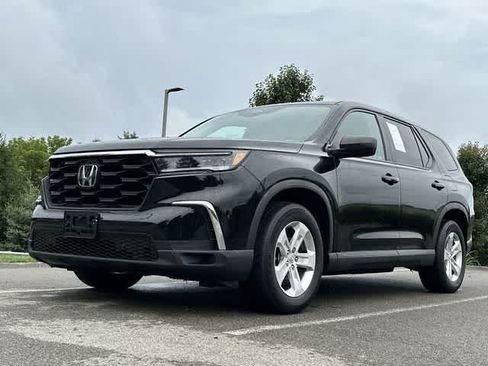 Used 2023 Honda Pilot LX image 17