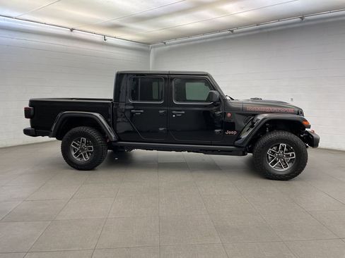 New 2026 Jeep Gladiator Mojave image 2