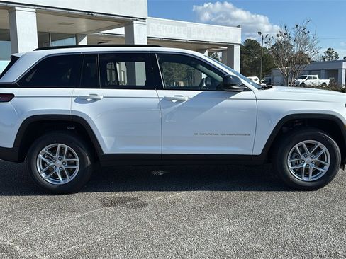 New 2025 Jeep Grand Cherokee Laredo X image 9
