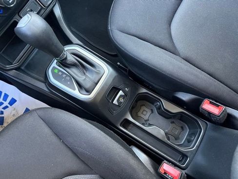 Used 2019 Jeep Renegade Sport w/ Sport Appearance Group FWD image 32