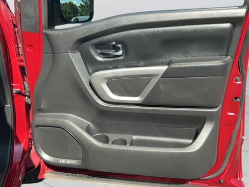 Used 2018 Nissan Titan SL AWD/4WD image 23