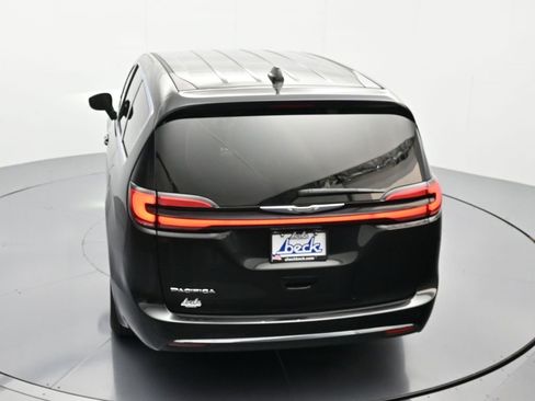Certified 2023 Chrysler Pacifica Touring-L image 36