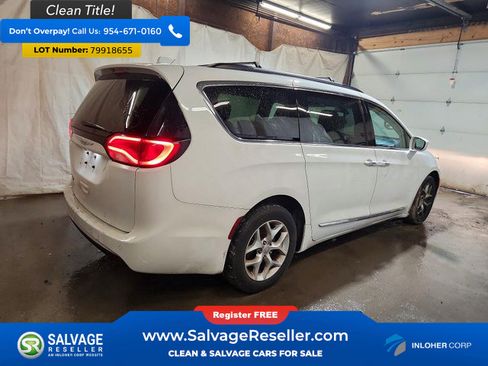 Used 2017 Chrysler Pacifica Touring-L w/ Tire & Wheel Group image 4