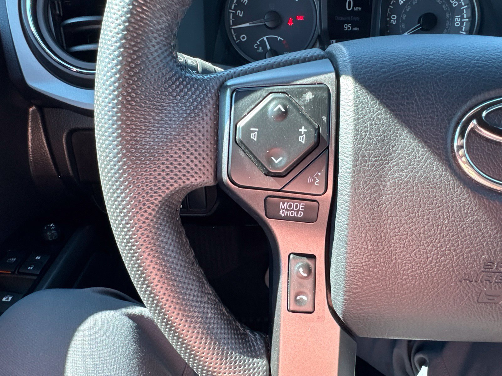 Used 2023 Toyota Tacoma TRD Off-Road w/ Technology Package AWD/4WD image 16