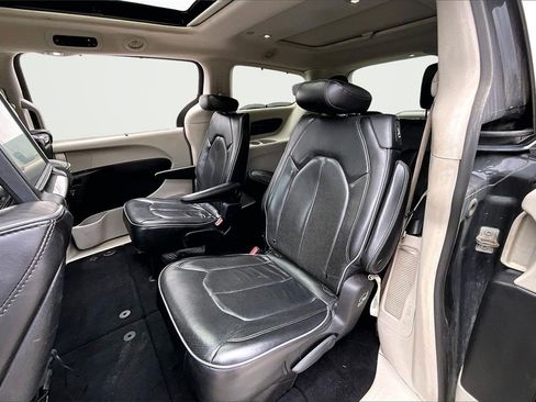Used 2019 Chrysler Pacifica Limited w/ Tire & Wheel Group image 20