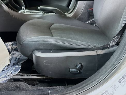 Used 2011 Dodge Avenger Express image 17