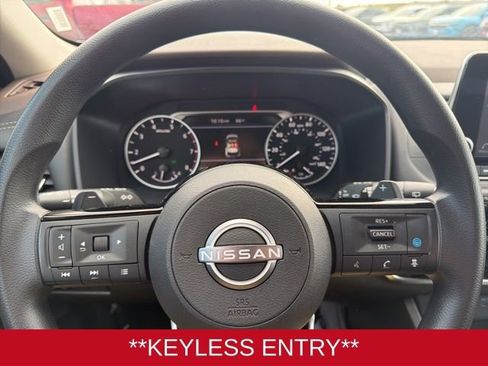 Used 2023 Nissan Rogue SV image 11