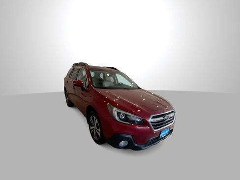 Used 2018 Subaru Outback 3.6R Limited image 2