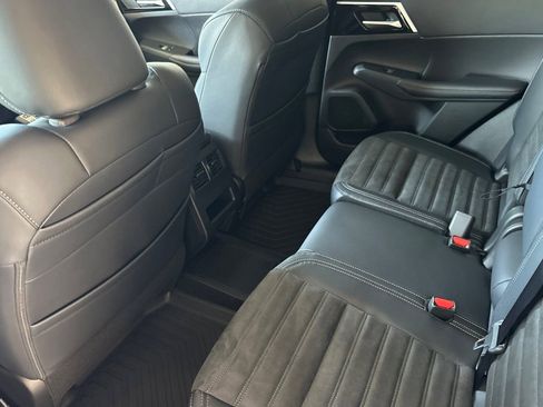 New 2025 Mitsubishi Outlander SE image 11
