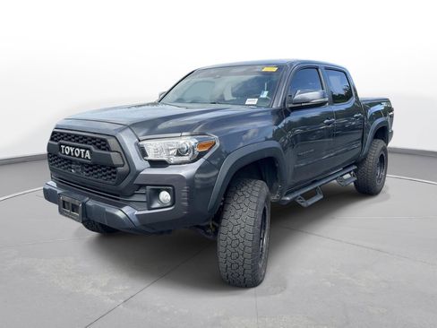 Used 2019 Toyota Tacoma TRD Off-Road AWD/4WD image 2