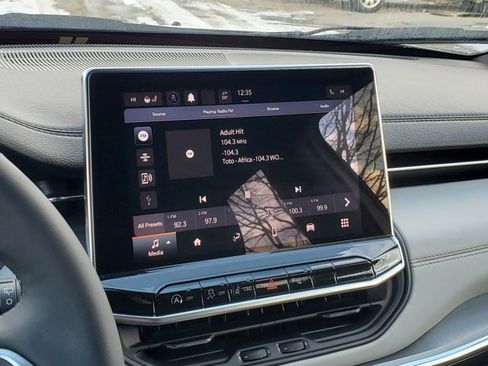 Certified 2023 Jeep Compass Limited image 18