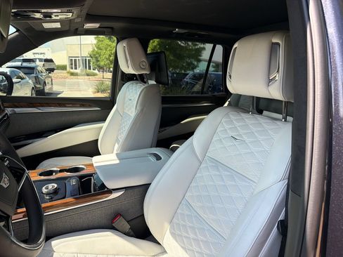 Used 2025 Cadillac Escalade Sport Platinum AWD/4WD image 23