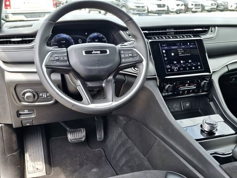 Used 2024 Jeep Grand Cherokee Altitude RWD image 66