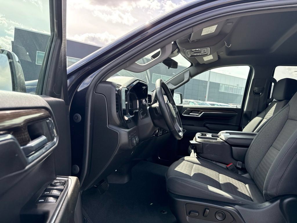 Certified 2024 Chevrolet Silverado 1500 LT AWD/4WD image 8