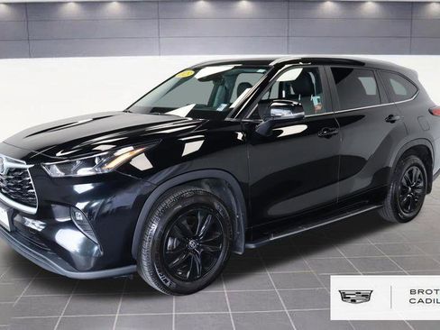 Used 2023 Toyota Highlander XLE image 1