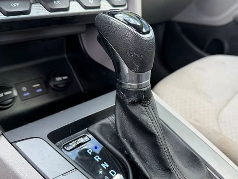 Used 2020 Hyundai Elantra SE image 22