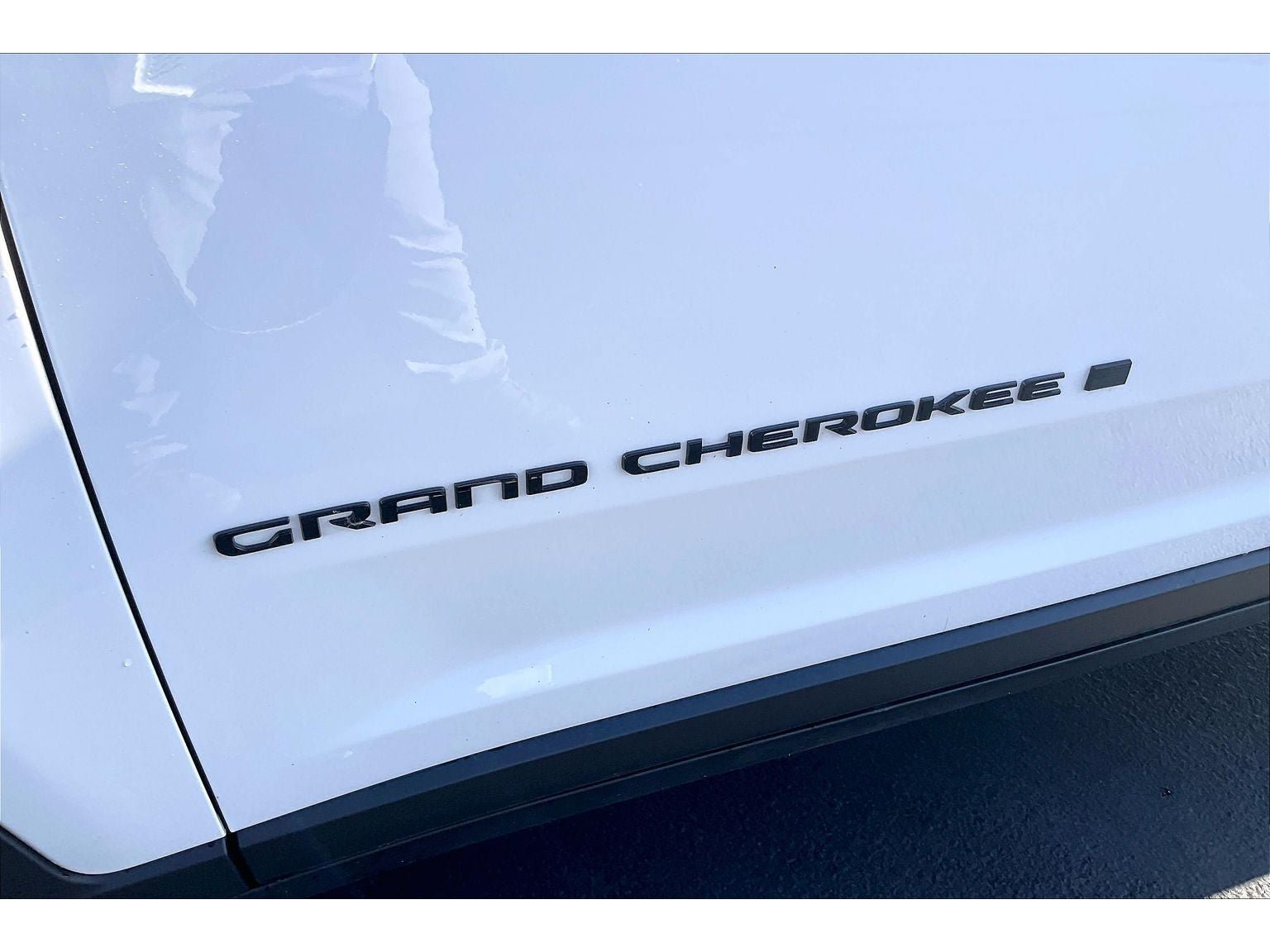 Used 2024 Jeep Grand Cherokee Limited w/ Black Appearance Package AWD/4WD image 33