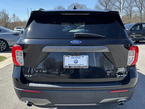 Used 2022 Ford Explorer XLT w/ Equipment Group 202A AWD/4WD image 9