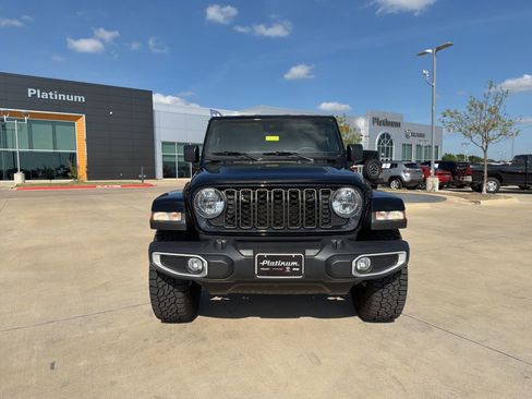 Used 2024 Jeep Gladiator Sport image 8