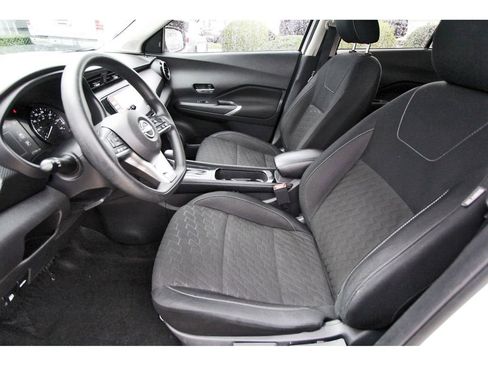 Used 2023 Nissan Kicks SV w/ Interior Electronics Package image 6