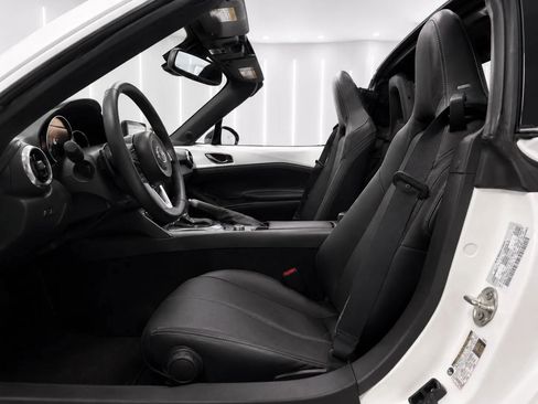 Used 2021 MAZDA MX-5 Miata RF Grand Touring RWD image 10