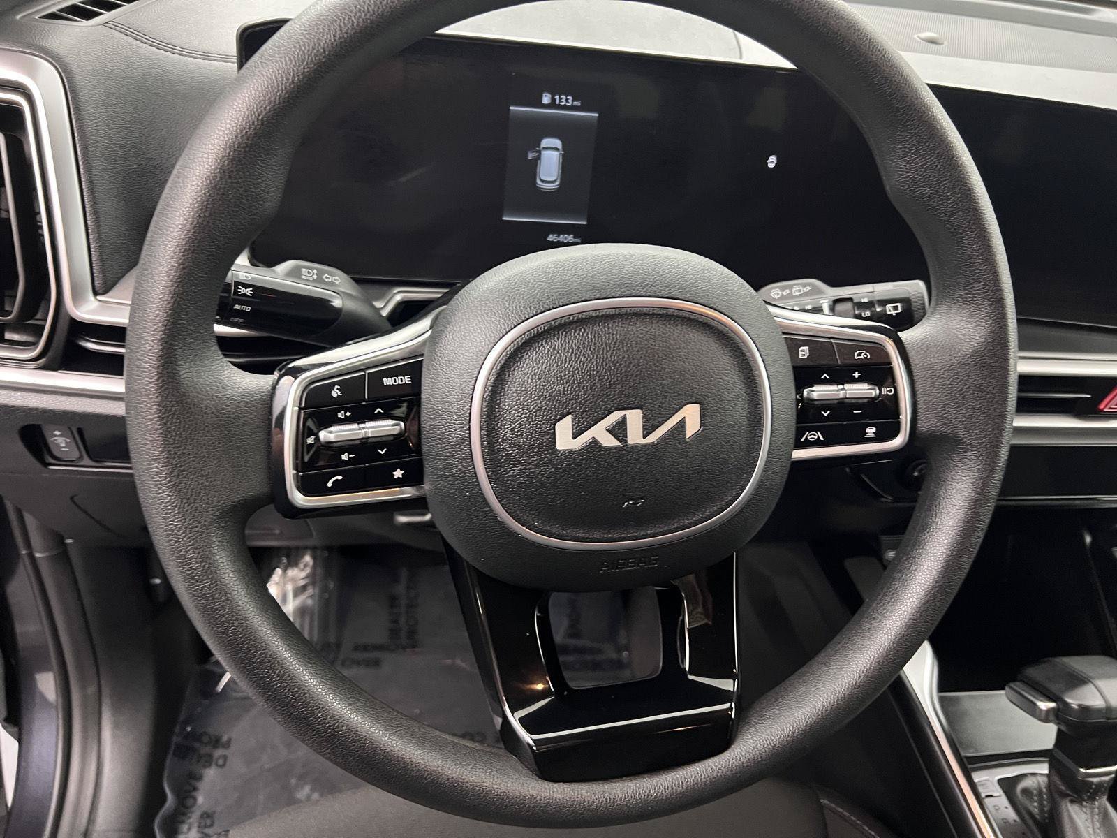 Used 2025 Kia Sorento LX FWD image 6