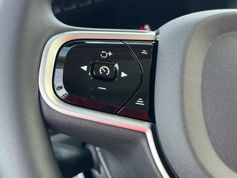 New 2026 Volvo XC90 T8 Plus w/ Protection Package Premier AWD/4WD image 11