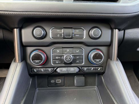 Certified 2024 Chevrolet Suburban High Country AWD/4WD image 22