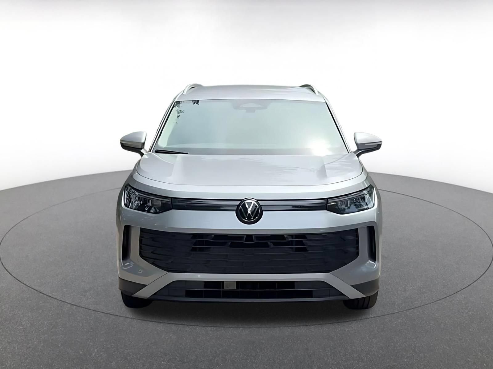 Used 2026 Volkswagen Tiguan SE FWD image 4