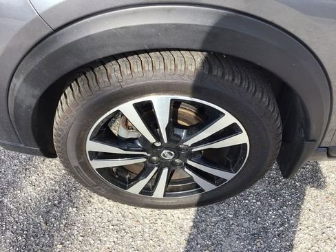 Used 2018 Nissan Kicks SV image 17