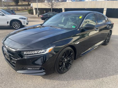 Used 2018 Honda Accord Touring image 7