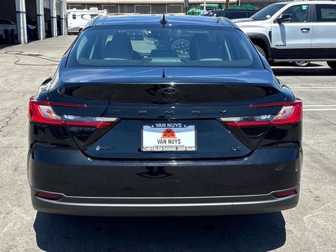 Used 2025 Toyota Camry LE FWD image 5