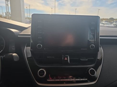 Used 2021 Toyota Corolla LE image 11