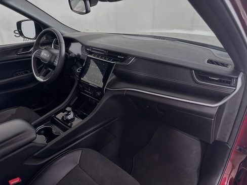 Used 2024 Jeep Grand Cherokee L Altitude image 29