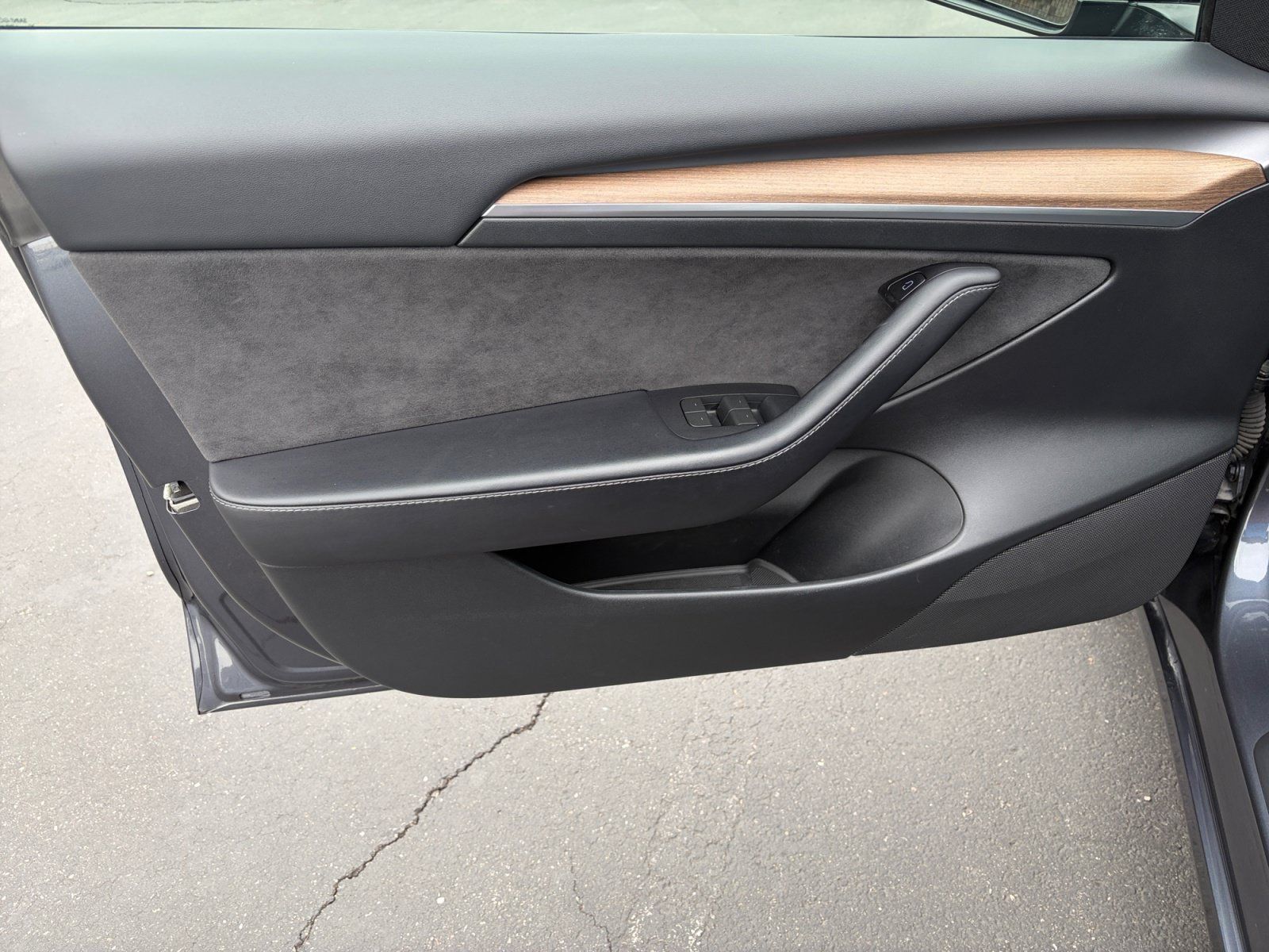 Used 2023 Tesla Model 3 Standard Range RWD image 9